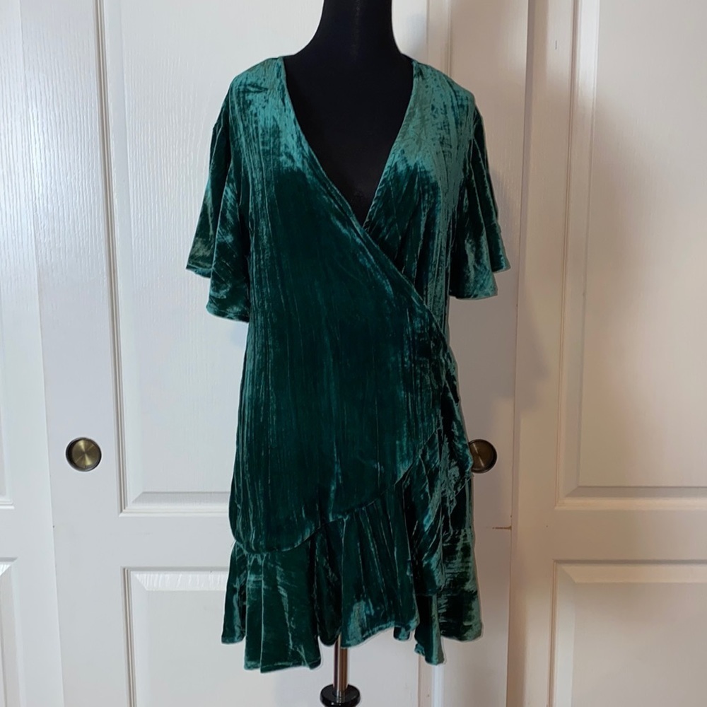 BB DAKTOA GREEN VELVET WRAP DRESS